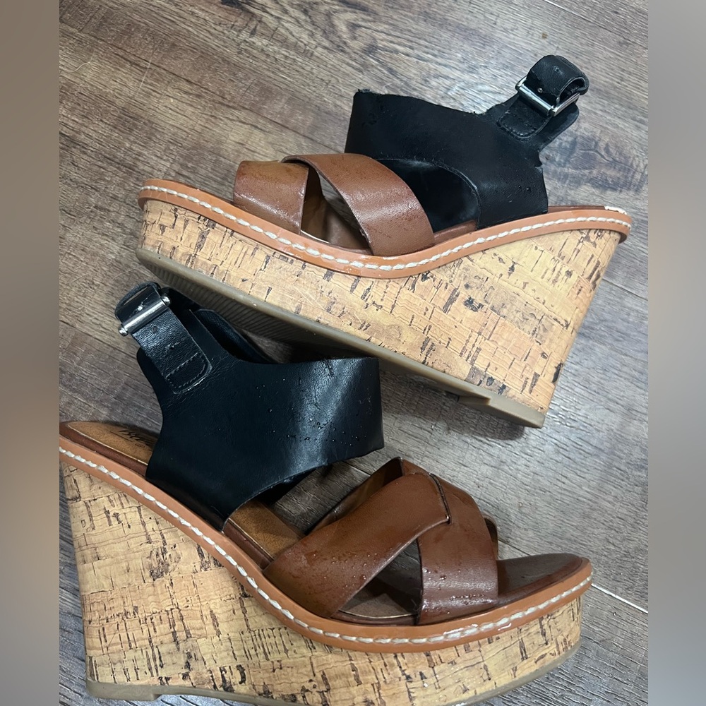 Mossino Wedge Shoes